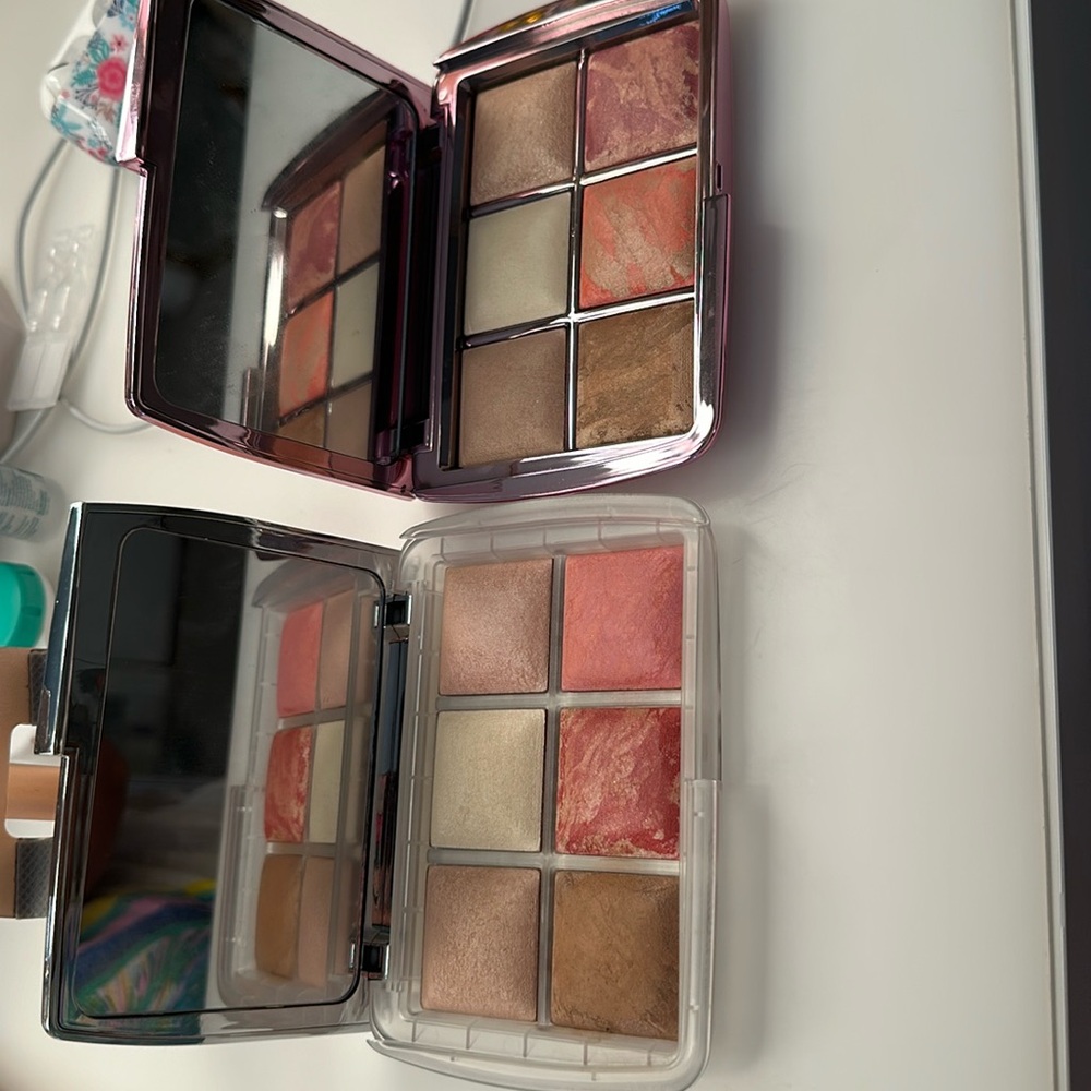 Hourglass ambient light holiday pallets